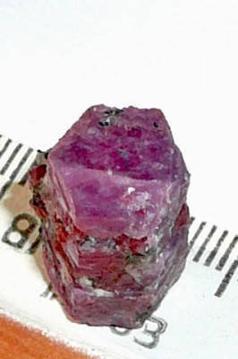 Красный корунд (рубин) - Хит-Остров, Карелия, ест.-е освещение 3..JPG