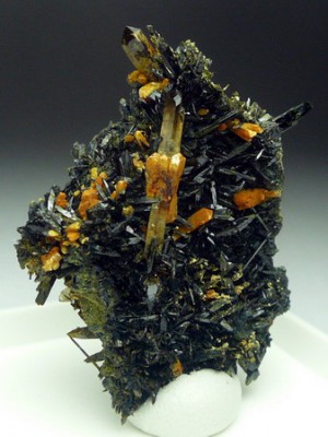 zircon-aegirine.jpg