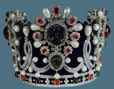 crown iran farah diba pahlavi.jpg