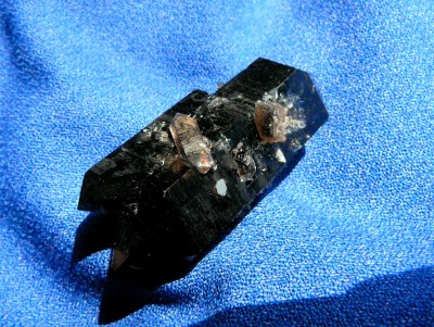 15.Морион,кристалл. М-е Белорецкое, Башкирия, естественное освещение..JPG